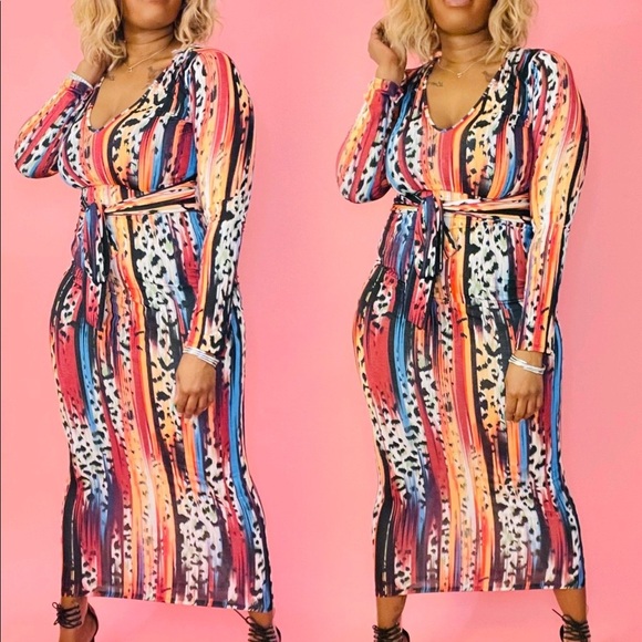 MULTI COLOR LONG SLEEVE SLIM FIT ANIMAL PRINTED MAXI DRESS - Picture 2 of 4